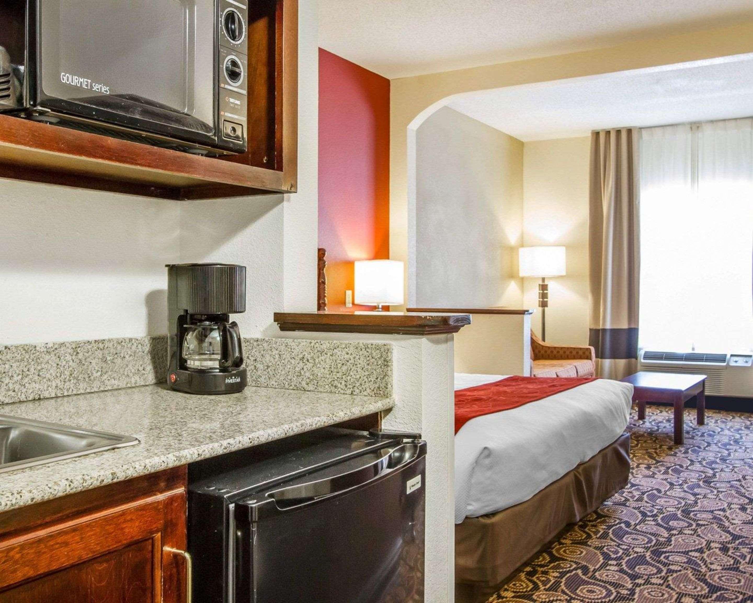 คอมฟอร์ต สวีท โมบีล อีสต์เบย์ Hotel แดฟนี ภายนอก รูปภาพ