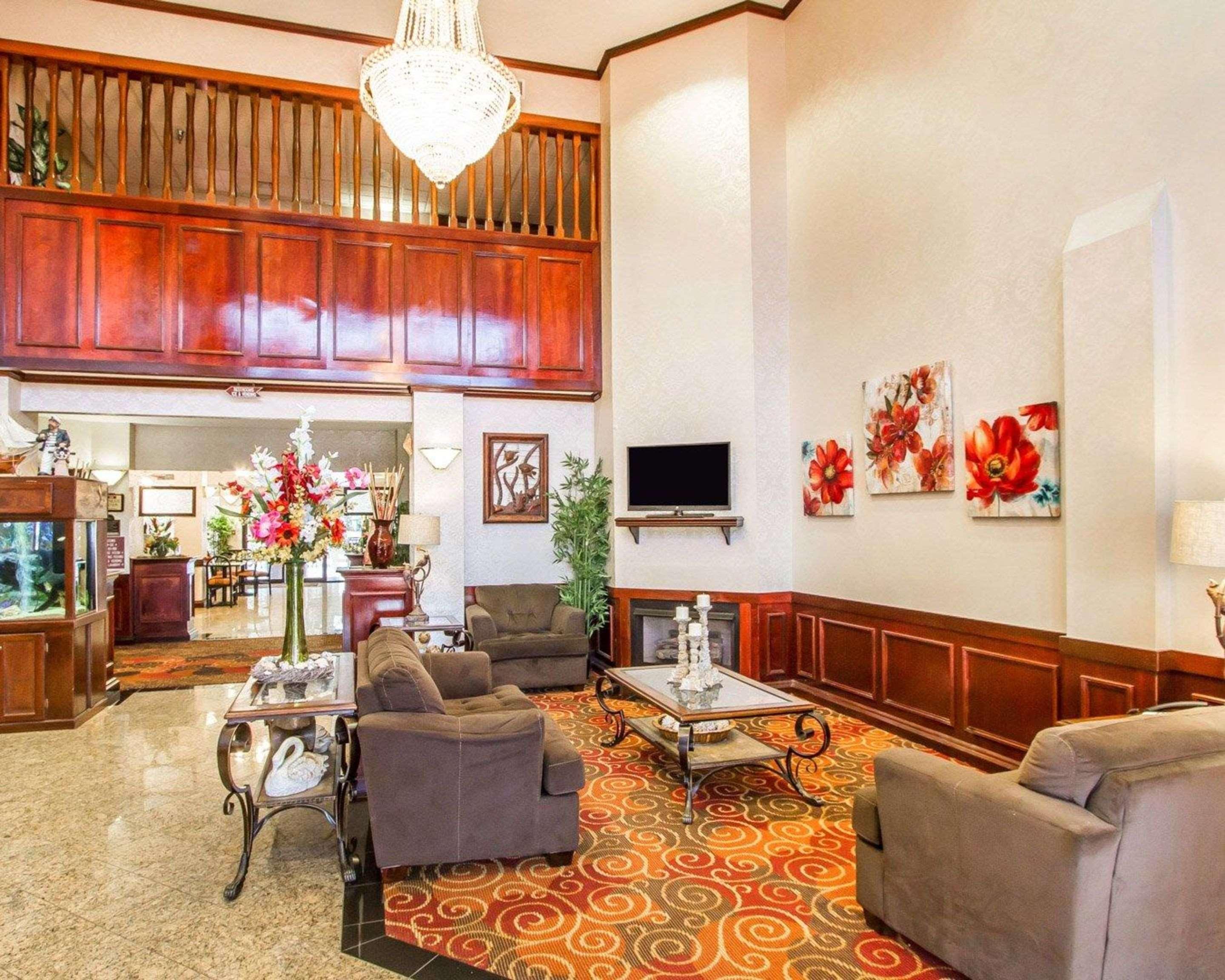 คอมฟอร์ต สวีท โมบีล อีสต์เบย์ Hotel แดฟนี ภายนอก รูปภาพ