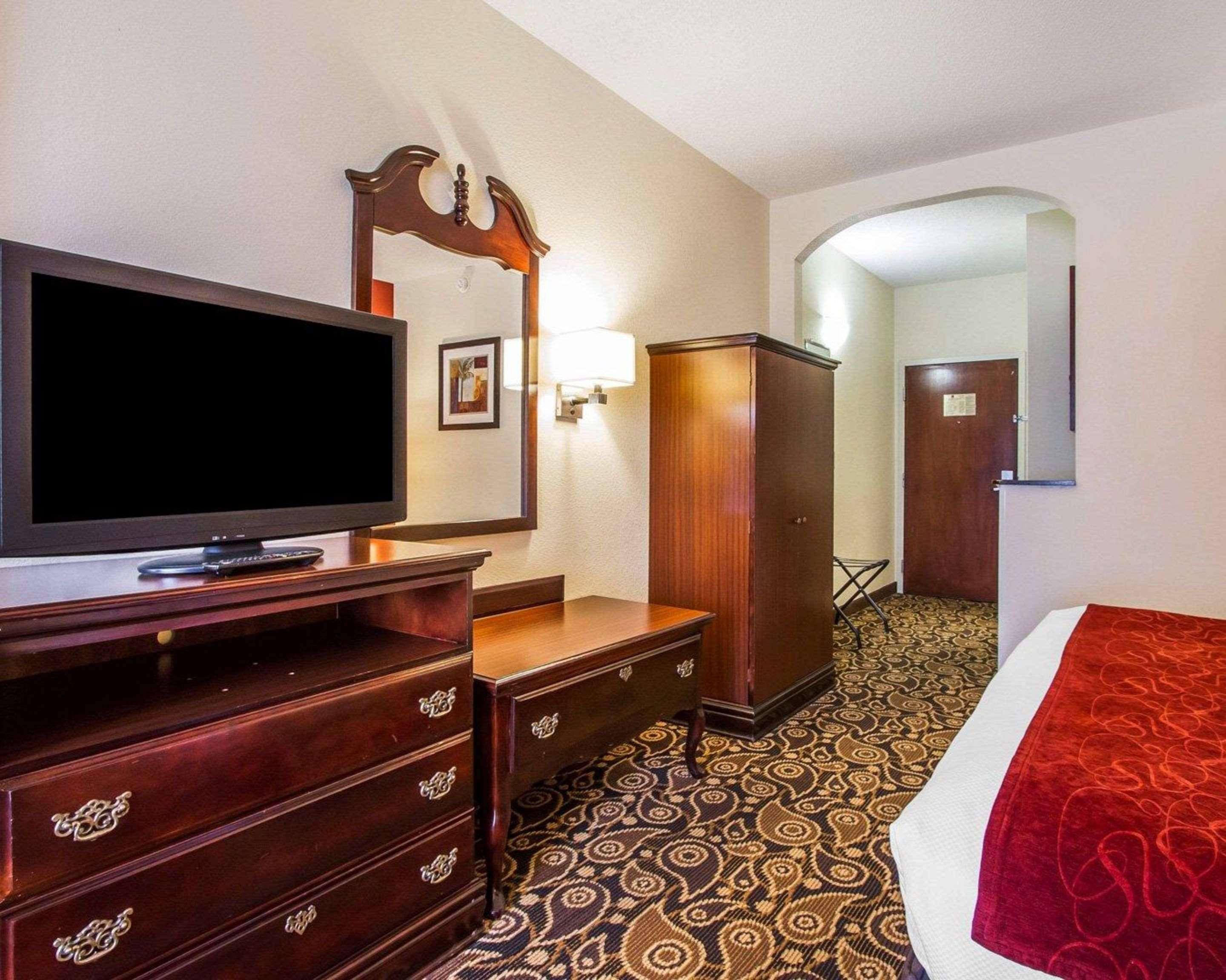 คอมฟอร์ต สวีท โมบีล อีสต์เบย์ Hotel แดฟนี ภายนอก รูปภาพ