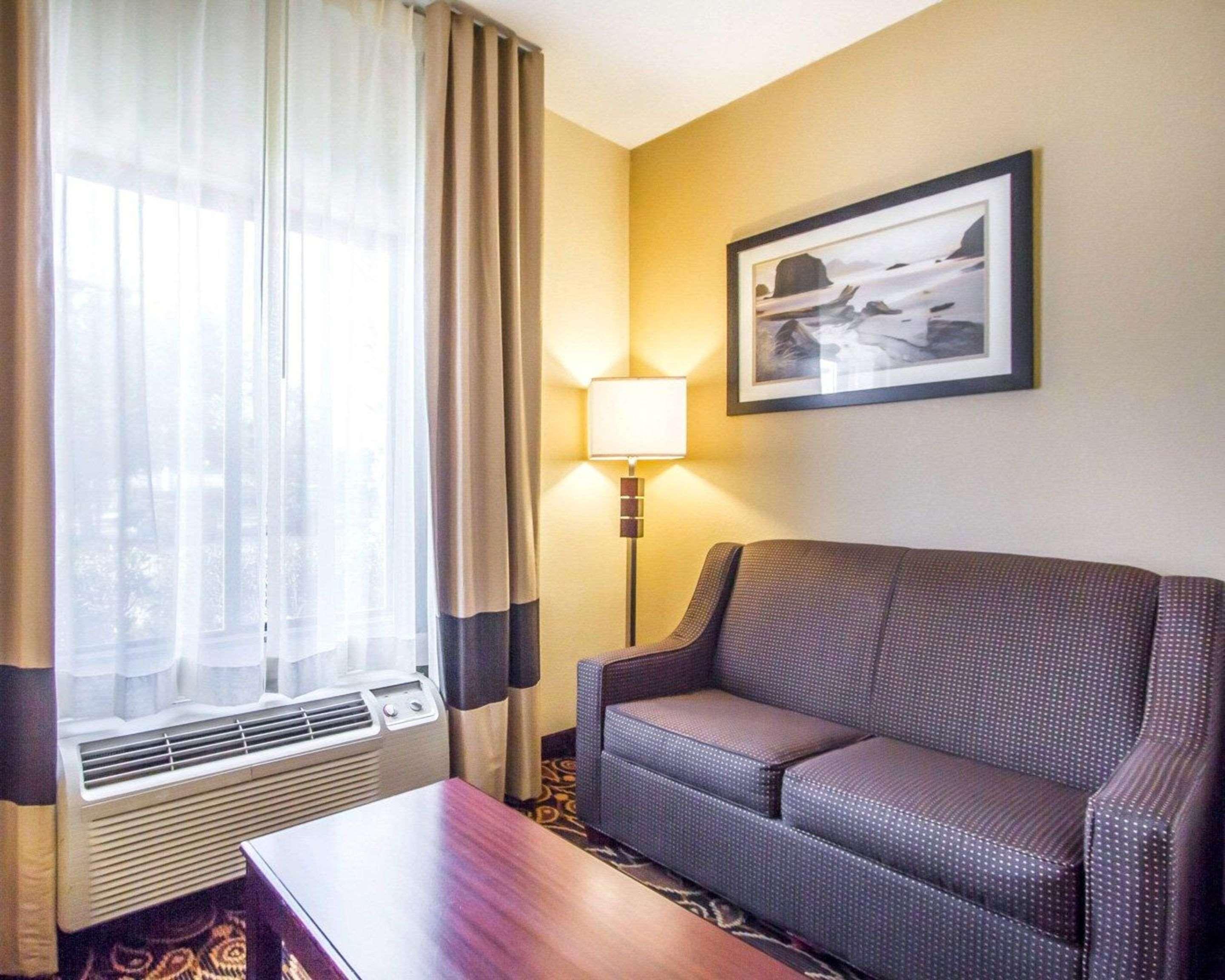 คอมฟอร์ต สวีท โมบีล อีสต์เบย์ Hotel แดฟนี ภายนอก รูปภาพ
