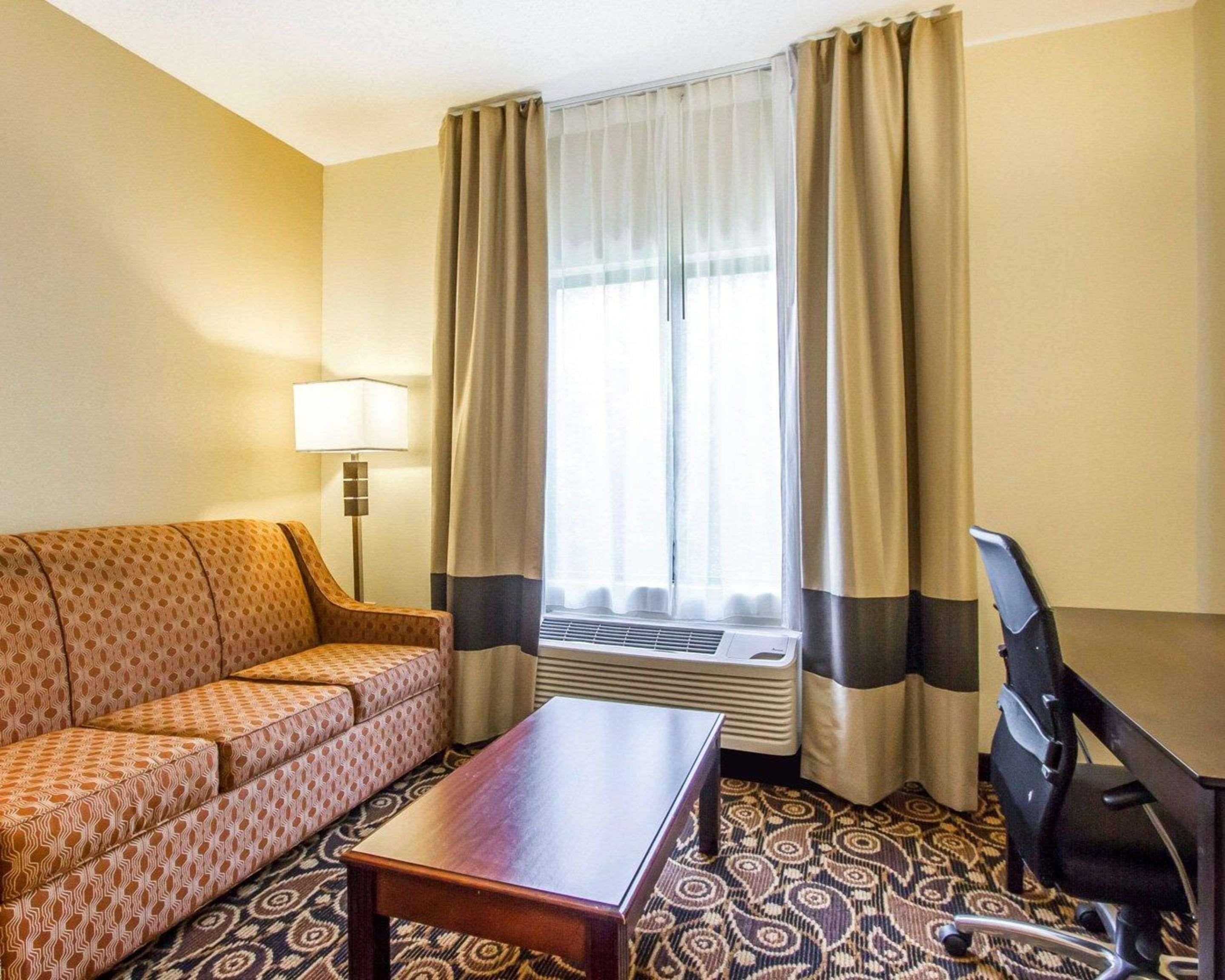 คอมฟอร์ต สวีท โมบีล อีสต์เบย์ Hotel แดฟนี ภายนอก รูปภาพ