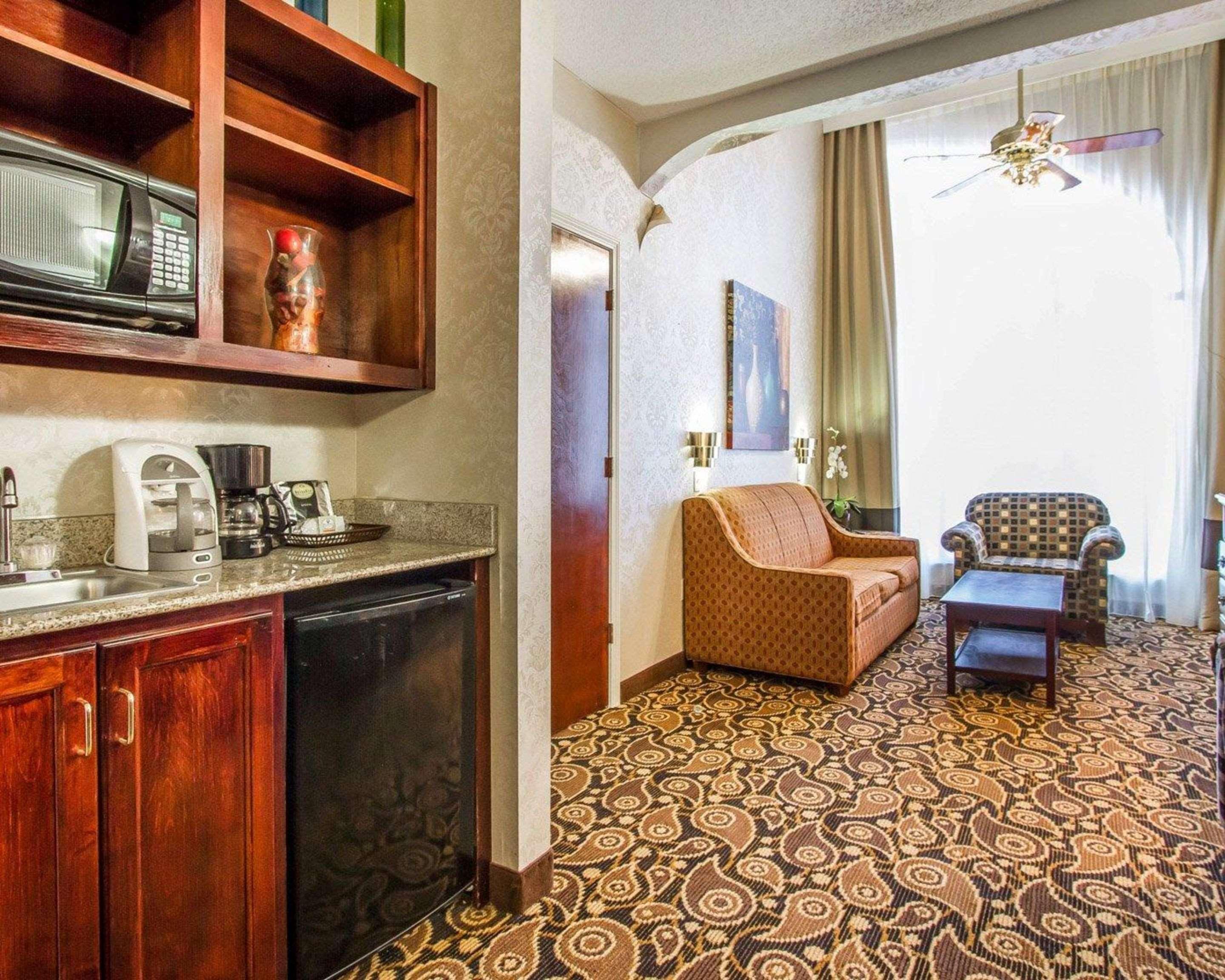 คอมฟอร์ต สวีท โมบีล อีสต์เบย์ Hotel แดฟนี ภายนอก รูปภาพ