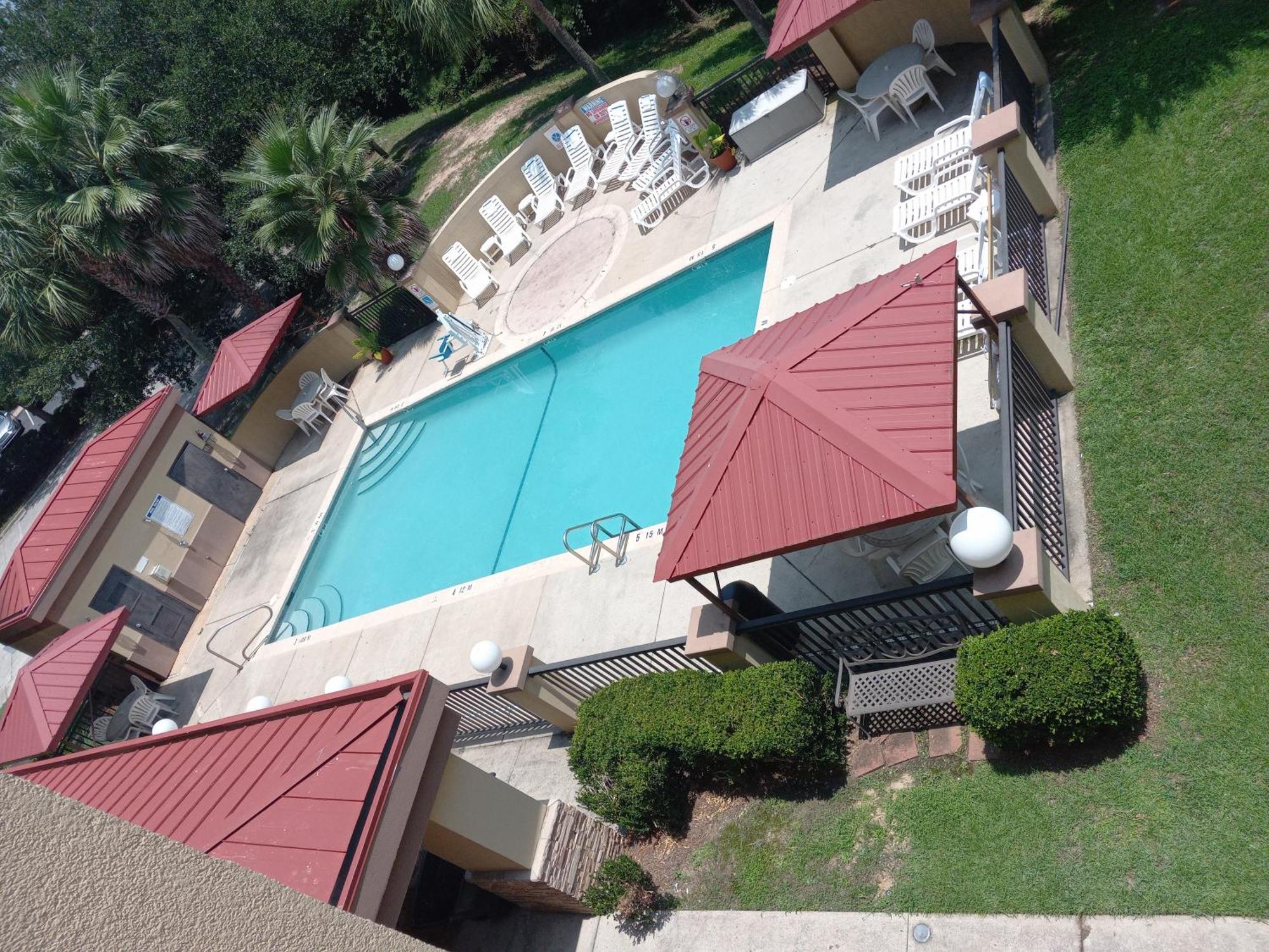 คอมฟอร์ต สวีท โมบีล อีสต์เบย์ Hotel แดฟนี ภายนอก รูปภาพ